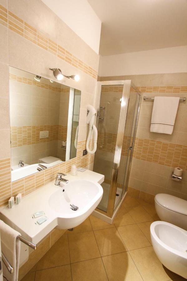 Thai Orchidee Restaurant&Rooms Гарда Экстерьер фото